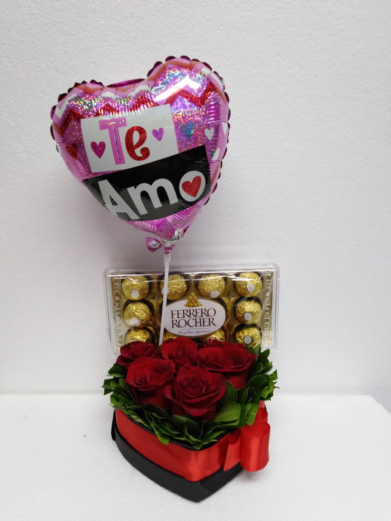 Caja corazn con 6 Rosas ms Bombones Ferrero Rocher de 150 Grs y Globito